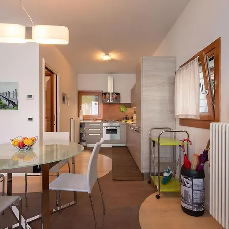 Martina's Amazing View By Halldis 佩尔莱多